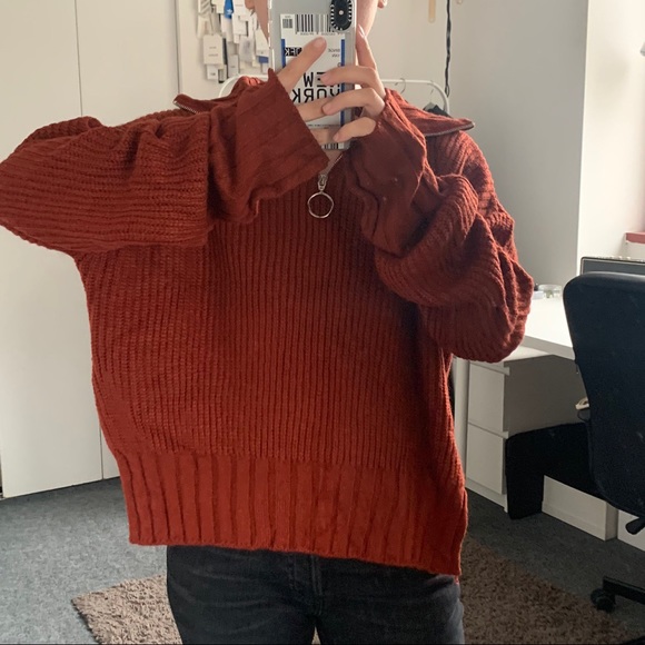 Red zipper sweater - Picture 2 of 3